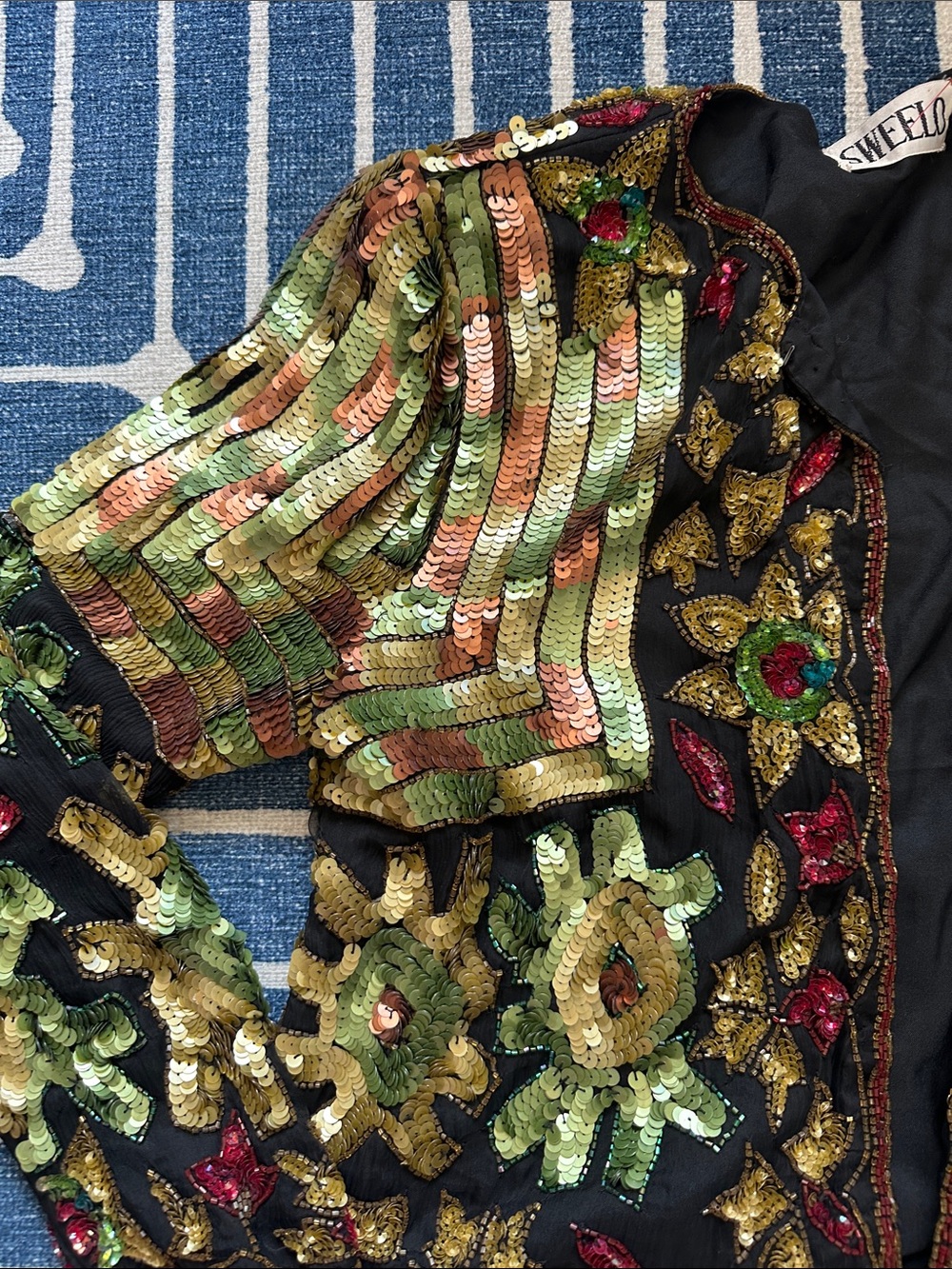 Vintage Sweelo silk and sequin jacket - Picture 2 of 4